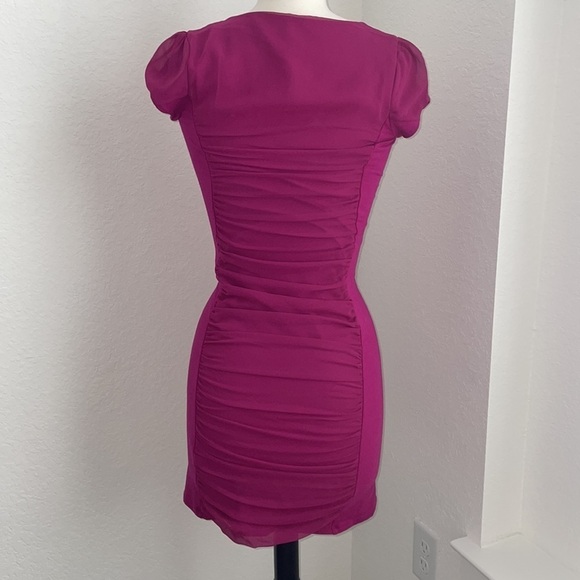 025: EXPRESS fuschia magenta bodycon ruche fitted mini dress in size small - Picture 6 of 10